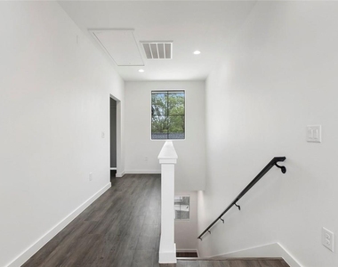 7512 Delafield Ln - Photo Thumbnail 2