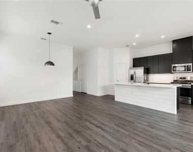 7512 Delafield Ln - Photo Thumbnail 16