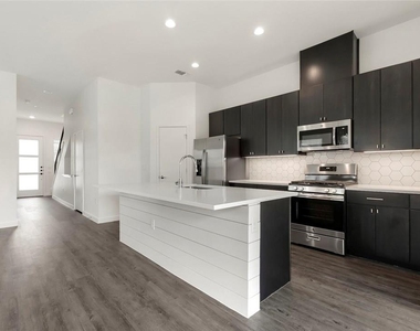 7512 Delafield Ln - Photo Thumbnail 15