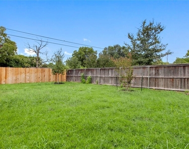 7512 Delafield Ln - Photo Thumbnail 12
