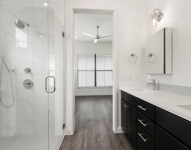 7512 Delafield Ln - Photo Thumbnail 6