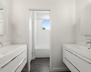 7512 Delafield Ln - Photo Thumbnail 5