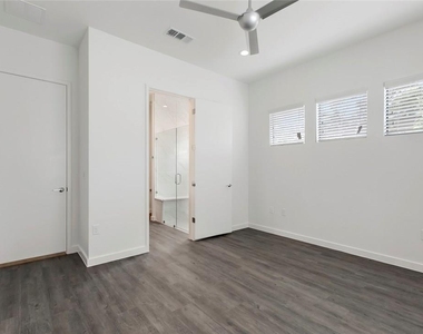 7512 Delafield Ln - Photo Thumbnail 8