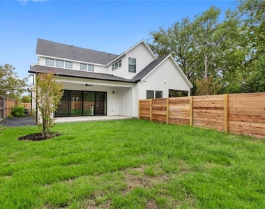 7512 Delafield Ln - Photo Thumbnail 4