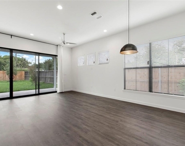7512 Delafield Ln - Photo Thumbnail 7