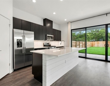 7512 Delafield Ln - Photo Thumbnail 14