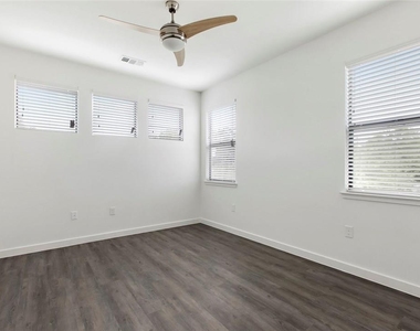7512 Delafield Ln - Photo Thumbnail 21