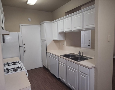 503 Gregory Ct - Photo Thumbnail 16