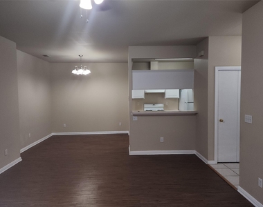 503 Gregory Ct - Photo Thumbnail 10