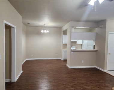 503 Gregory Ct - Photo Thumbnail 5