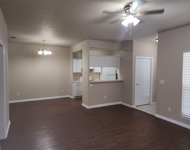 503 Gregory Ct - Photo Thumbnail 11