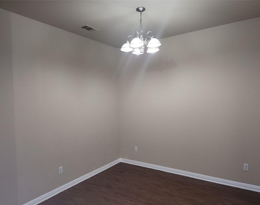 503 Gregory Ct - Photo Thumbnail 18