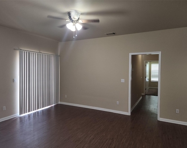 503 Gregory Ct - Photo Thumbnail 9