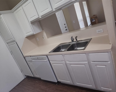 503 Gregory Ct - Photo Thumbnail 15