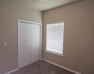 503 Gregory Ct - Photo Thumbnail 25