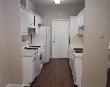 503 Gregory Ct - Photo Thumbnail 12
