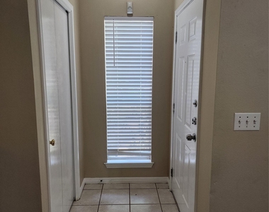 503 Gregory Ct - Photo Thumbnail 4