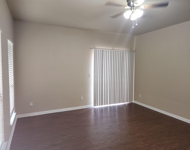 503 Gregory Ct - Photo Thumbnail 7