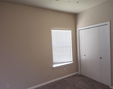 503 Gregory Ct - Photo Thumbnail 22