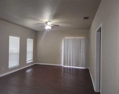 503 Gregory Ct - Photo Thumbnail 8