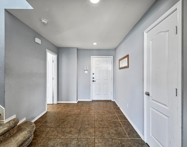 214 Briarwood Dr - Photo Thumbnail 12