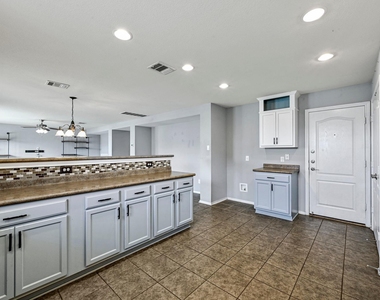 214 Briarwood Dr - Photo Thumbnail 3