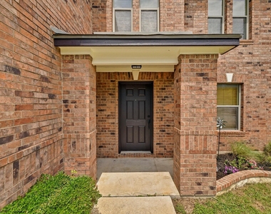 214 Briarwood Dr - Photo Thumbnail 1