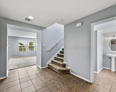214 Briarwood Dr - Photo Thumbnail 13