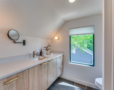 1901 Hamilton Ave - Photo Thumbnail 12