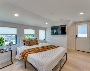 1901 Hamilton Ave - Photo Thumbnail 10