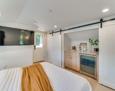 1901 Hamilton Ave - Photo Thumbnail 11