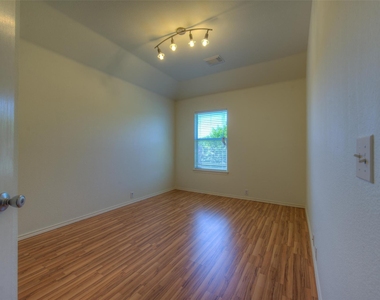 1632 Belvedere Pl - Photo Thumbnail 17