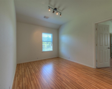 1632 Belvedere Pl - Photo Thumbnail 16