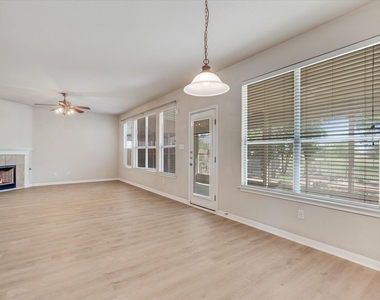 4029 Lake Edge Way - Photo Thumbnail 10