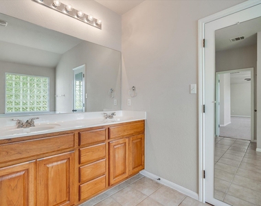 4029 Lake Edge Way - Photo Thumbnail 14
