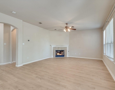 4029 Lake Edge Way - Photo Thumbnail 6
