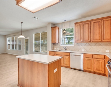 4029 Lake Edge Way - Photo Thumbnail 9