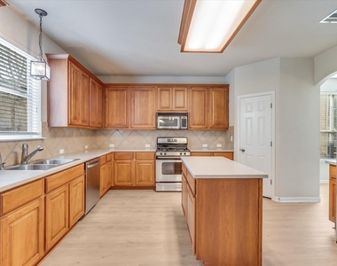 4029 Lake Edge Way - Photo Thumbnail 8