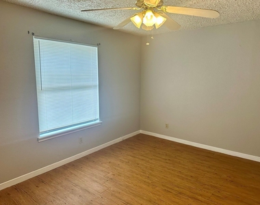 1103 Hillyer St - Photo Thumbnail 10