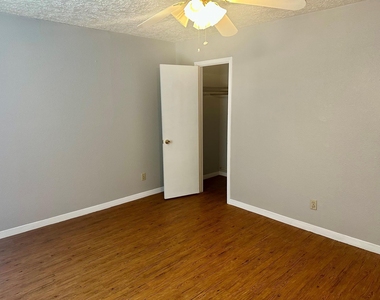 1103 Hillyer St - Photo Thumbnail 11