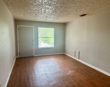 1103 Hillyer St - Photo Thumbnail 5