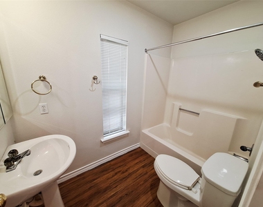 8310 Bar K Ranch Rd - Photo Thumbnail 19