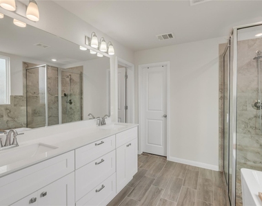 223 Balsam St - Photo Thumbnail 14