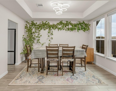 223 Balsam St - Photo Thumbnail 3