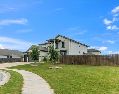 223 Balsam St - Photo Thumbnail 9