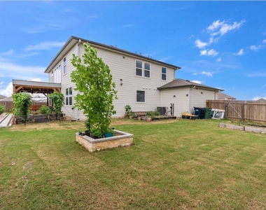 223 Balsam St - Photo Thumbnail 32