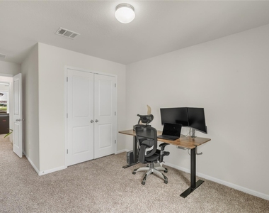 223 Balsam St - Photo Thumbnail 18