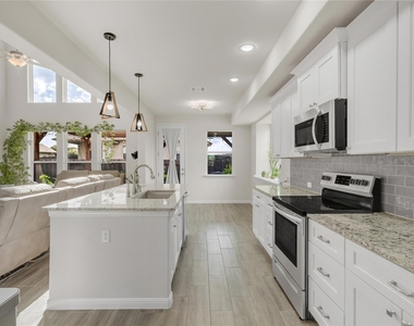 223 Balsam St - Photo Thumbnail 10