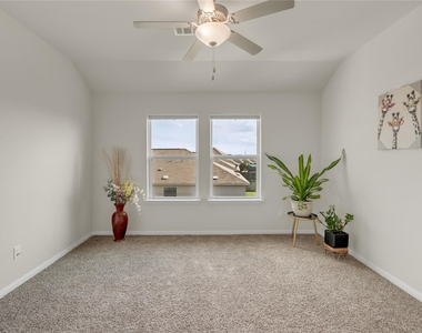223 Balsam St - Photo Thumbnail 28