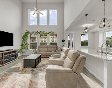 223 Balsam St - Photo Thumbnail 4